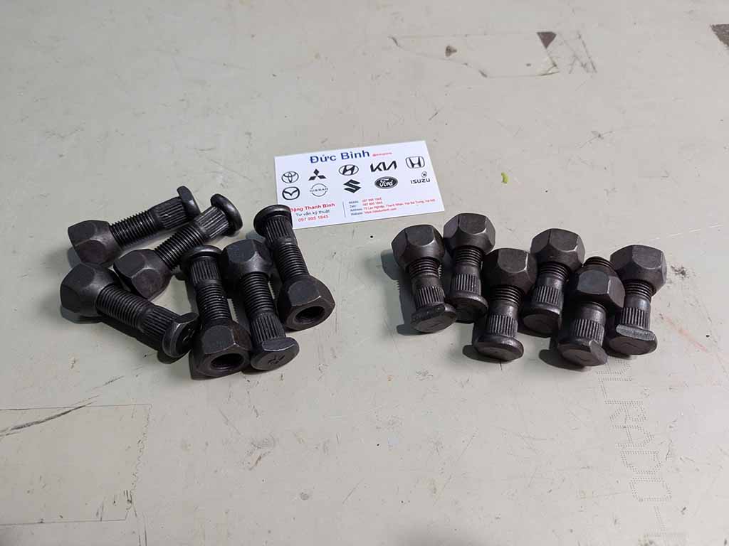 Bu lông tắc kê bánh sau Kia K165, K2700, K3000, K250, K190 1 đầu ốc