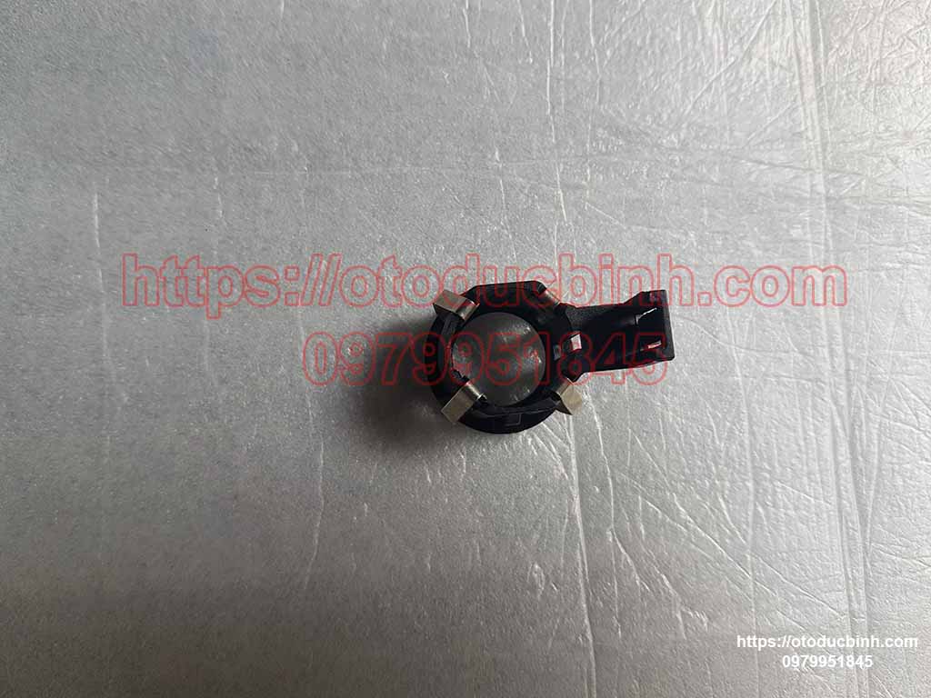 Giá đỡ cảm biến lùi Toyota Innova, Camry