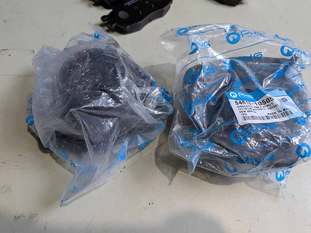 Bát bèo giảm xóc sau Hyundai Verna 06-11