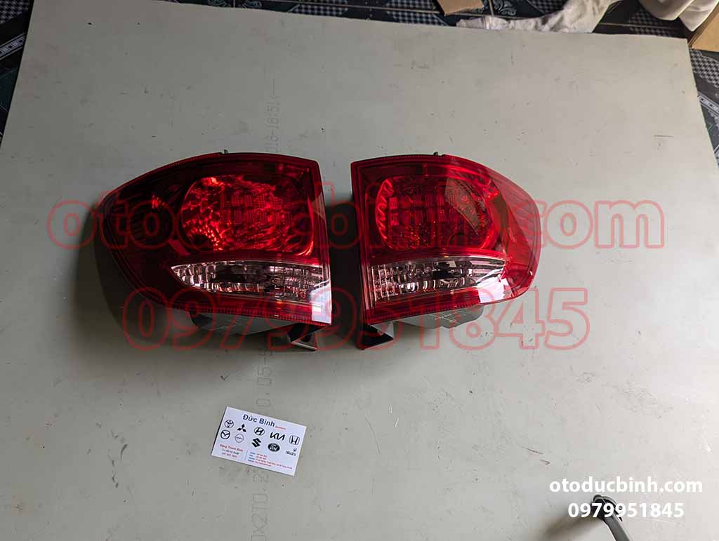 Đèn hậu miếng ngoài Fortuner 2009-2011 quốc tế 815510K070, 815610K070