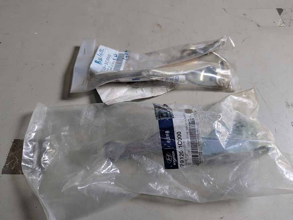 Bản lề nắp capo Hyundai Getz