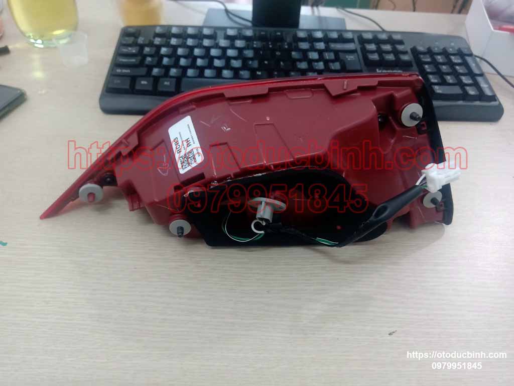 Đèn hậu miếng trong Hyundai Accent 2021-202X (có led) 92403H6100