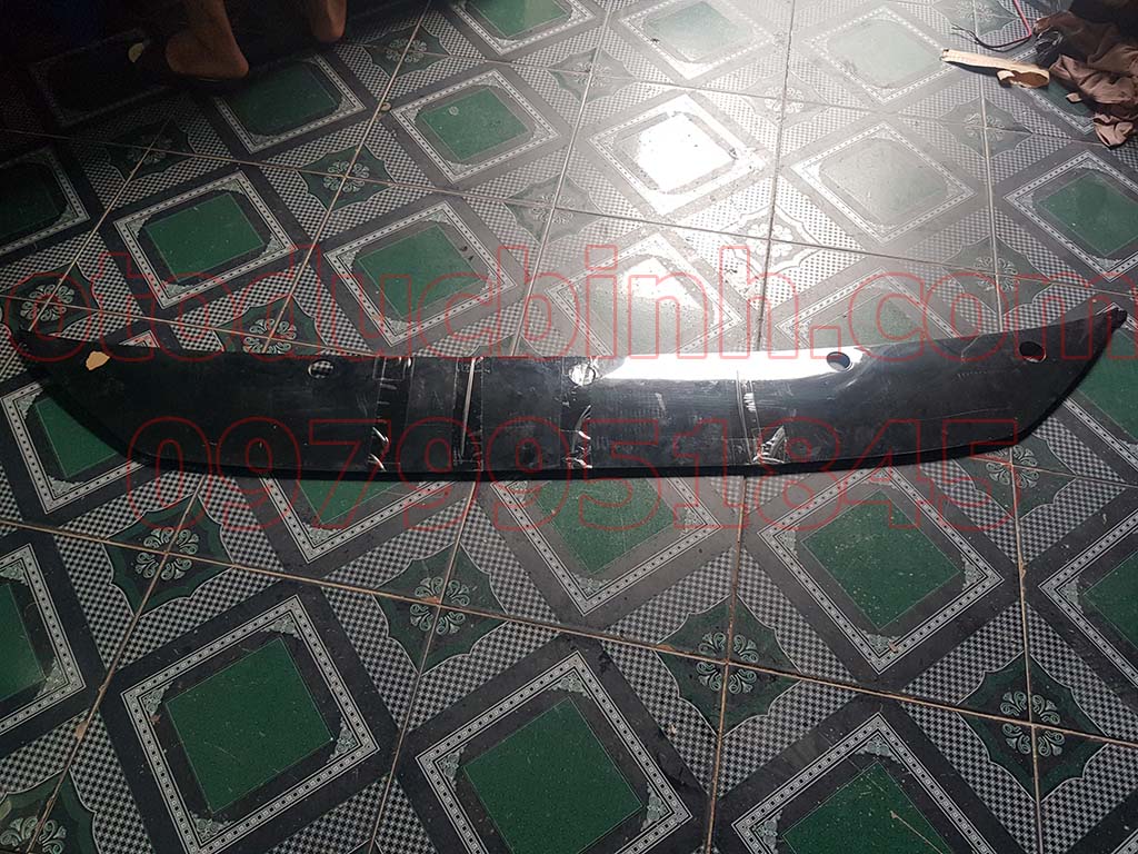 Ốp nhựa đen dưới kính chắn gió Thaco Ollin