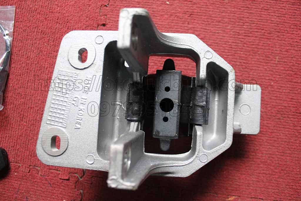 Chân máy hộp số trái Daewoo Nubira
