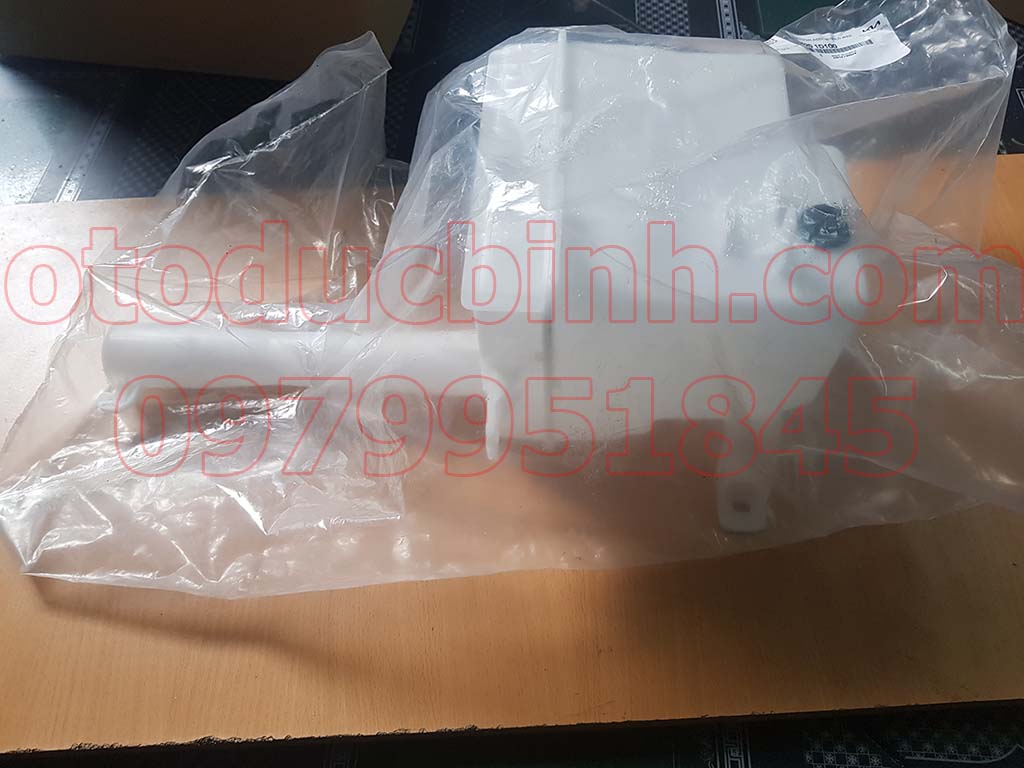 Bình nước rửa kính KIA Carens 986201d100