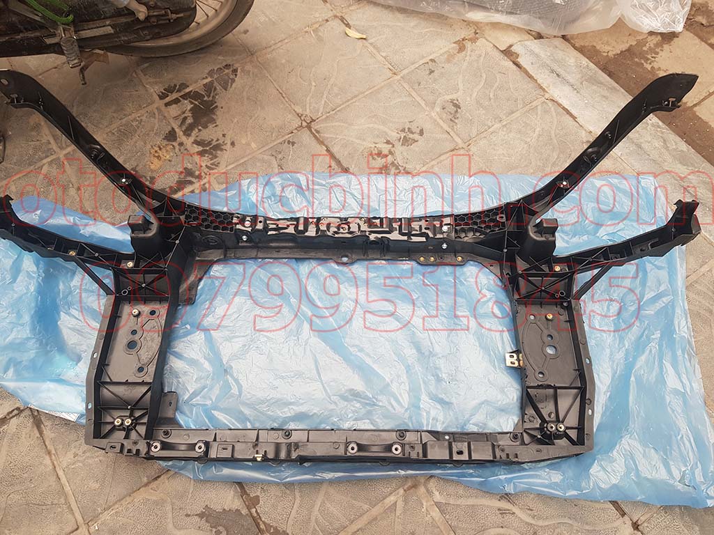 Khung xương đơ két nước Hyundai i10 2011-2016 Ấn 641010x253