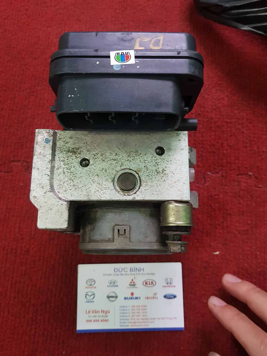 Cụm bơm ABS Toyota Hiace 4451026101 8954196071