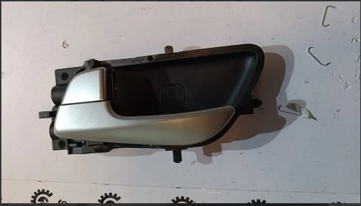 Tay mở cửa trong Hyundai i20