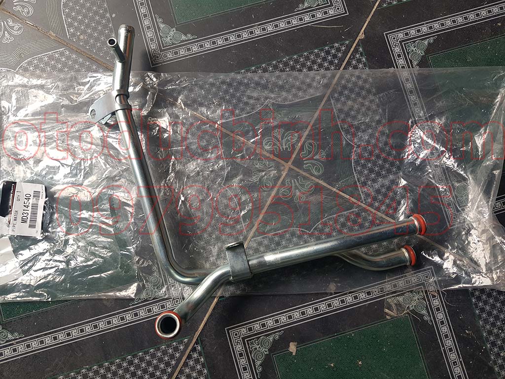 Ống nước nóng vào dàn sưởi xe Mitsubishi Jolie