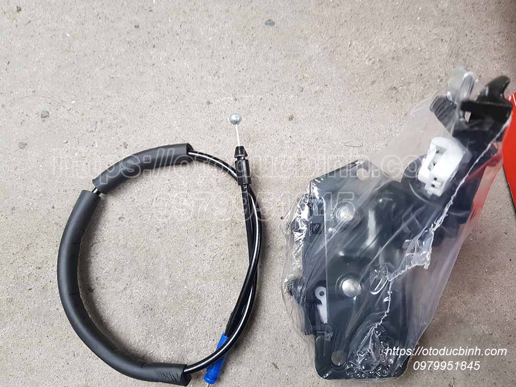 Ổ khoá ngậm cốp sau Toyota Hiace 6935026121
