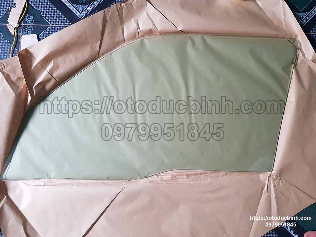 Kính cánh cửa Toyota Hiace