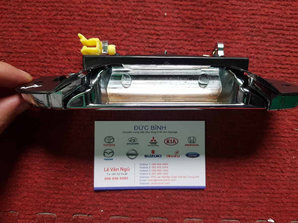 Tay mở cửa ngoài trước lái Mitsubishi Pajero mr156875