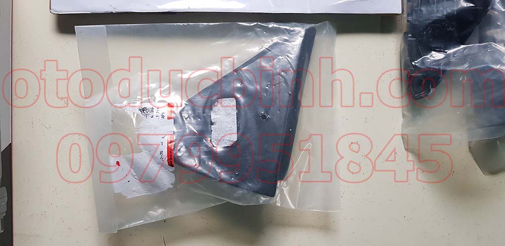 Ốp tam giác chân gương Toyota Vios 2008-2013