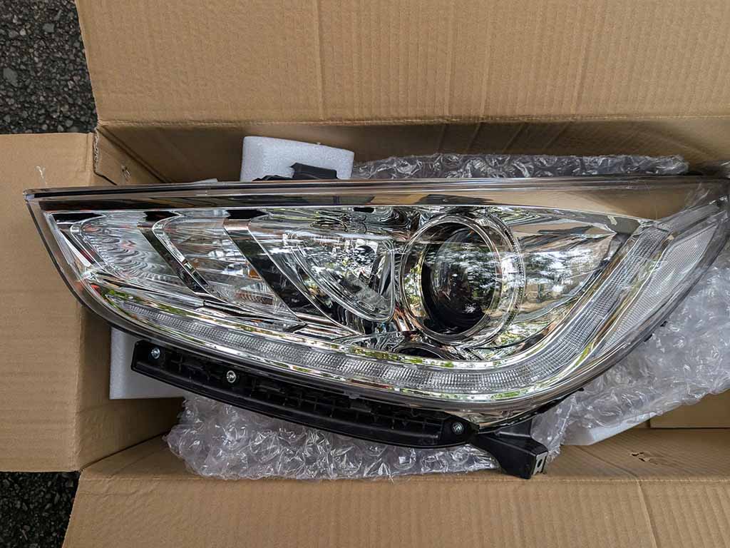 Đèn pha Hyundai Accent 2018-2021 có led