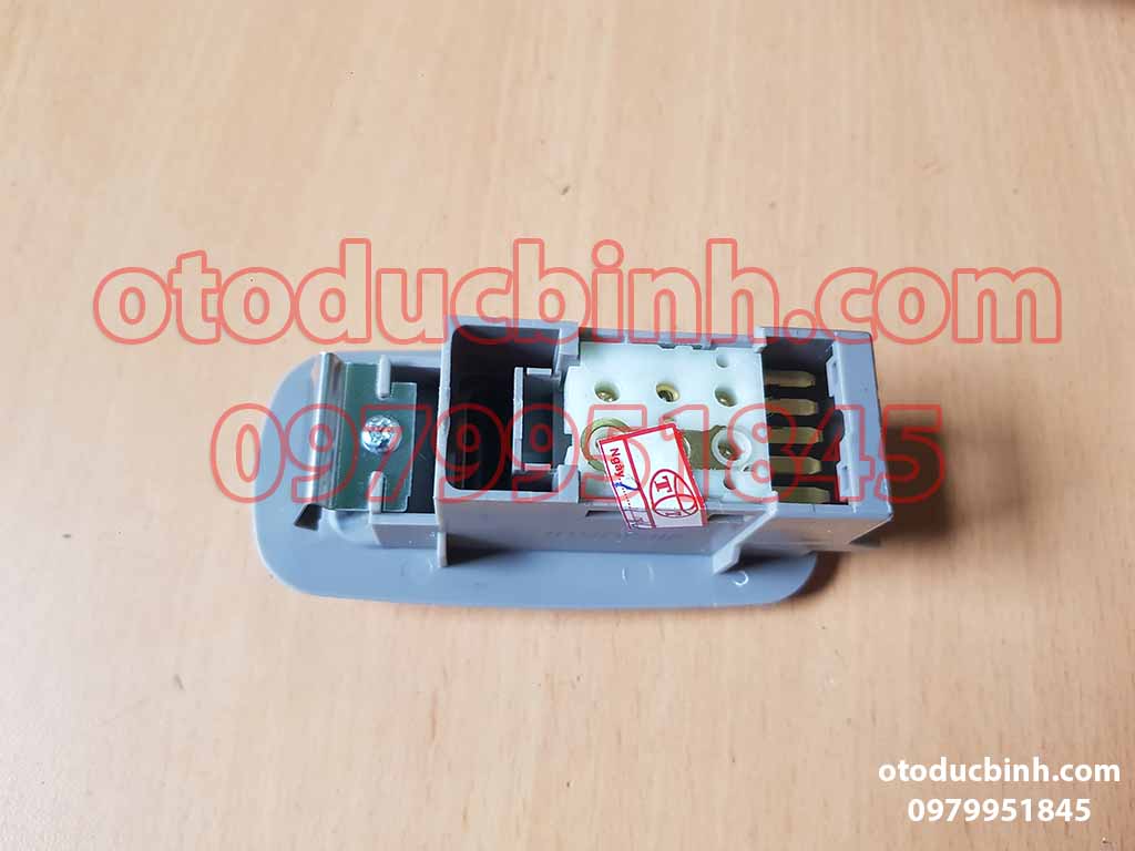 Công tắc nâng kính đơn Toyota Zace 2000-2005 84820AA011