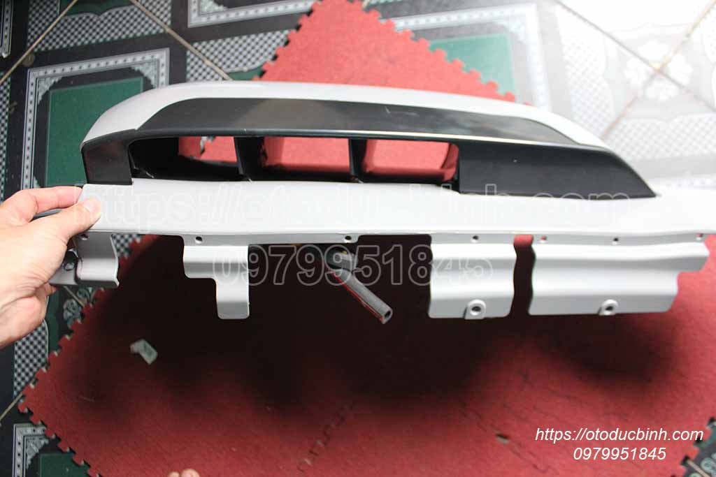 Gò má ốp gió phải xe tải Hyundai HD1000, Hyundai HD270, Hyundai HD320, Hyundai HD700, Hyundai Trago 827207M650