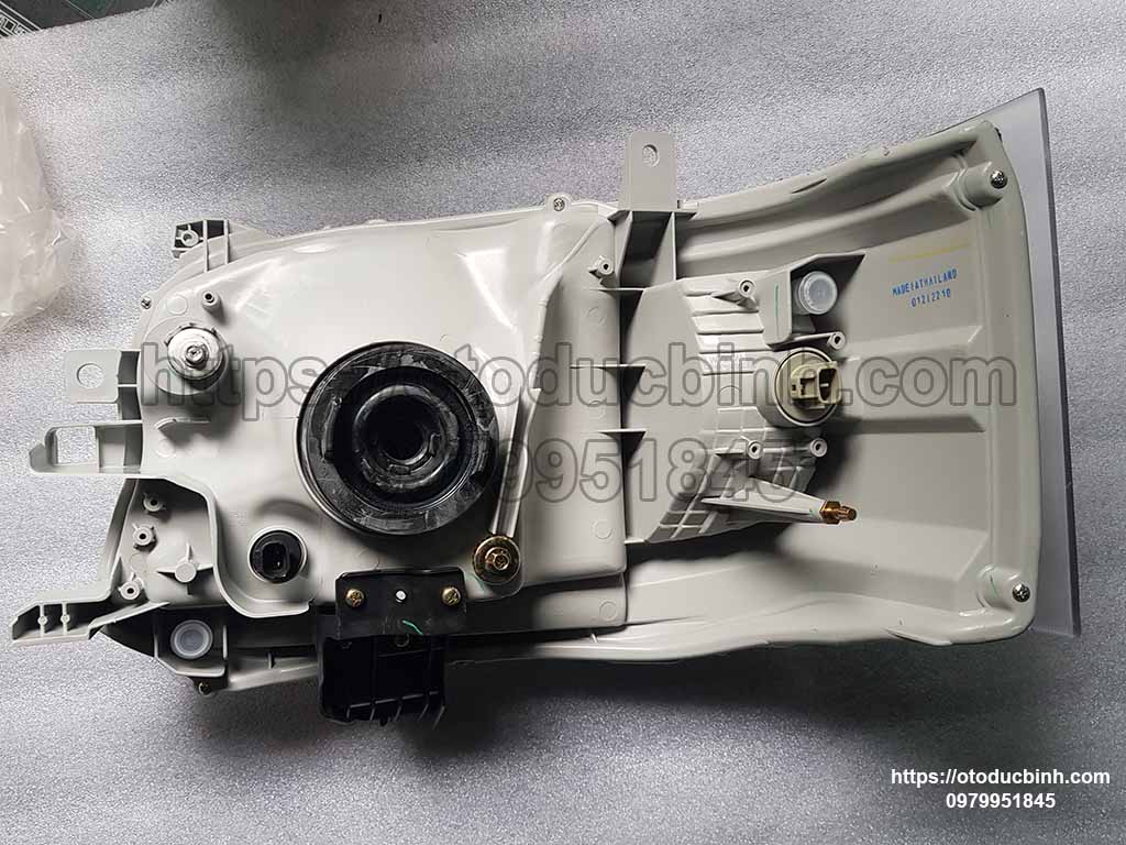 Đèn pha Toyota Hiace 2010-2013 8117026640