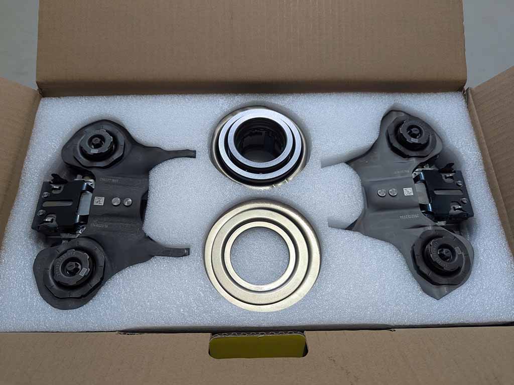 Càng cua liền bi tê Ford Fiesta 1.6 số tự động