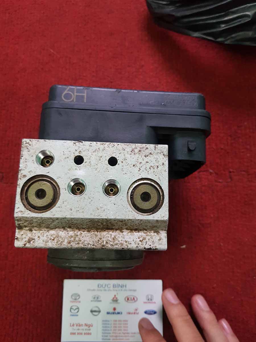 Cụm bơm ABS Toyota Hiace 4451026101 8954196071