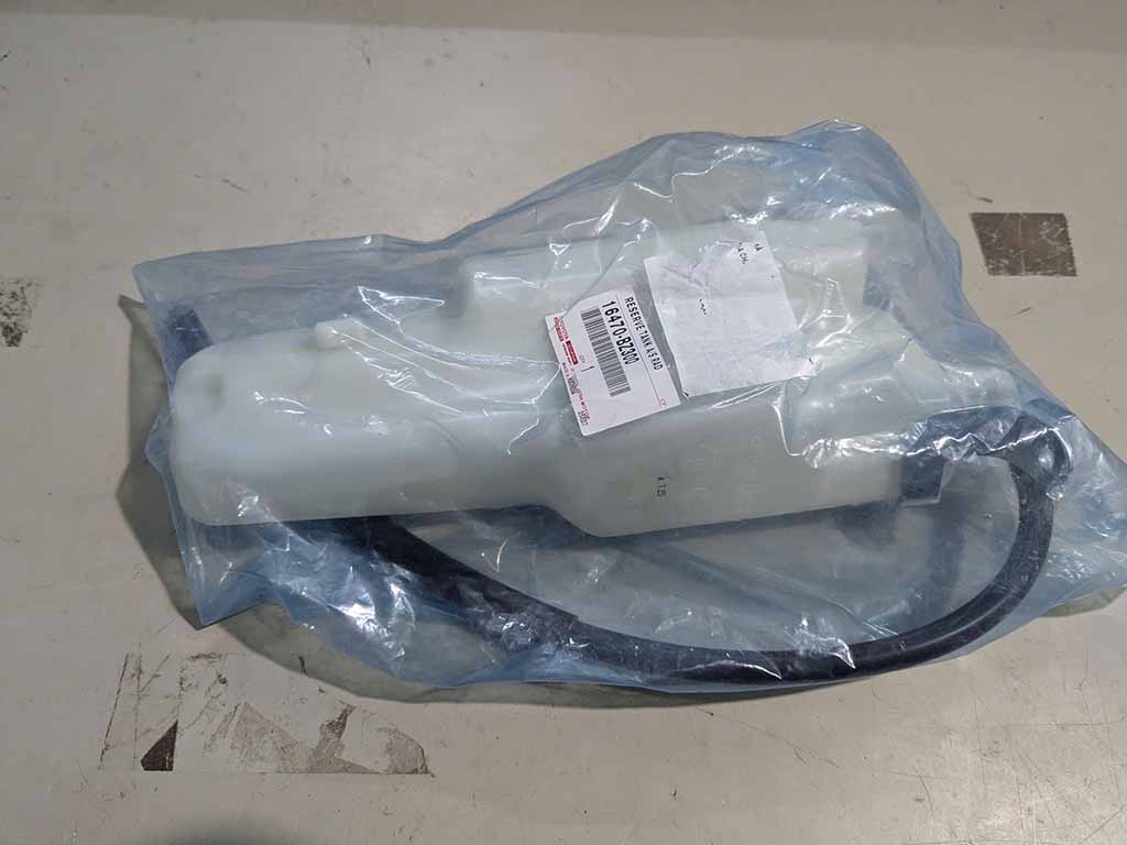 Bình nước phụ Toyota Veloz 2022-202x