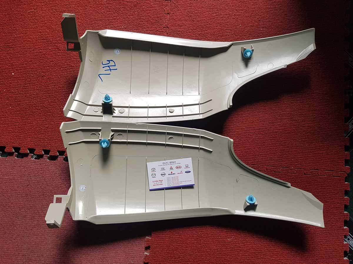 Ốp trán cabin hay gò má Hyundai Mighty N250 827115h000 827215h000