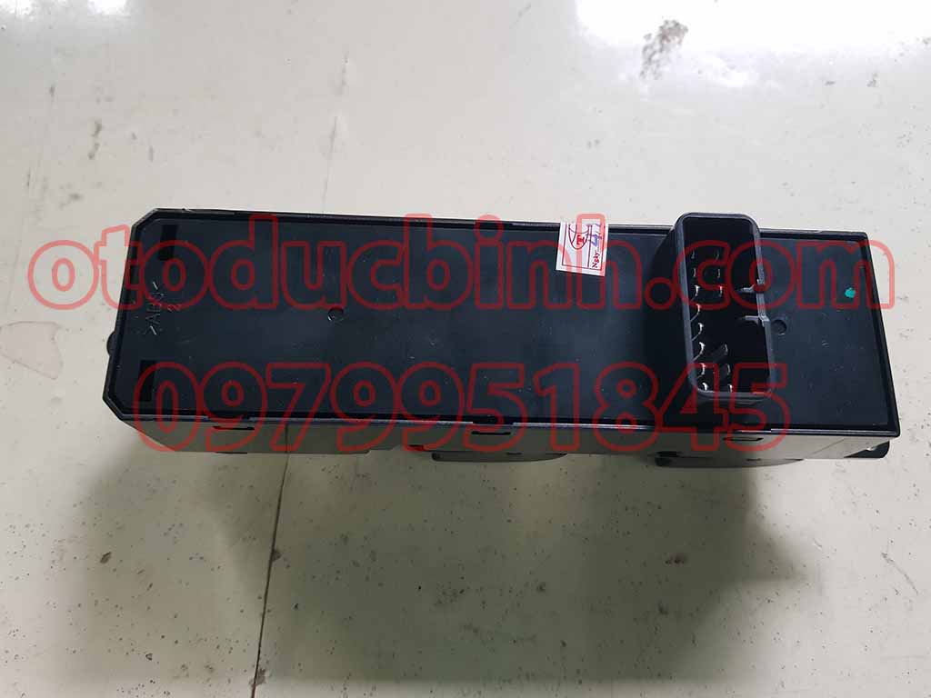 Công tắc nâng kính tổng Triton 8608A293
