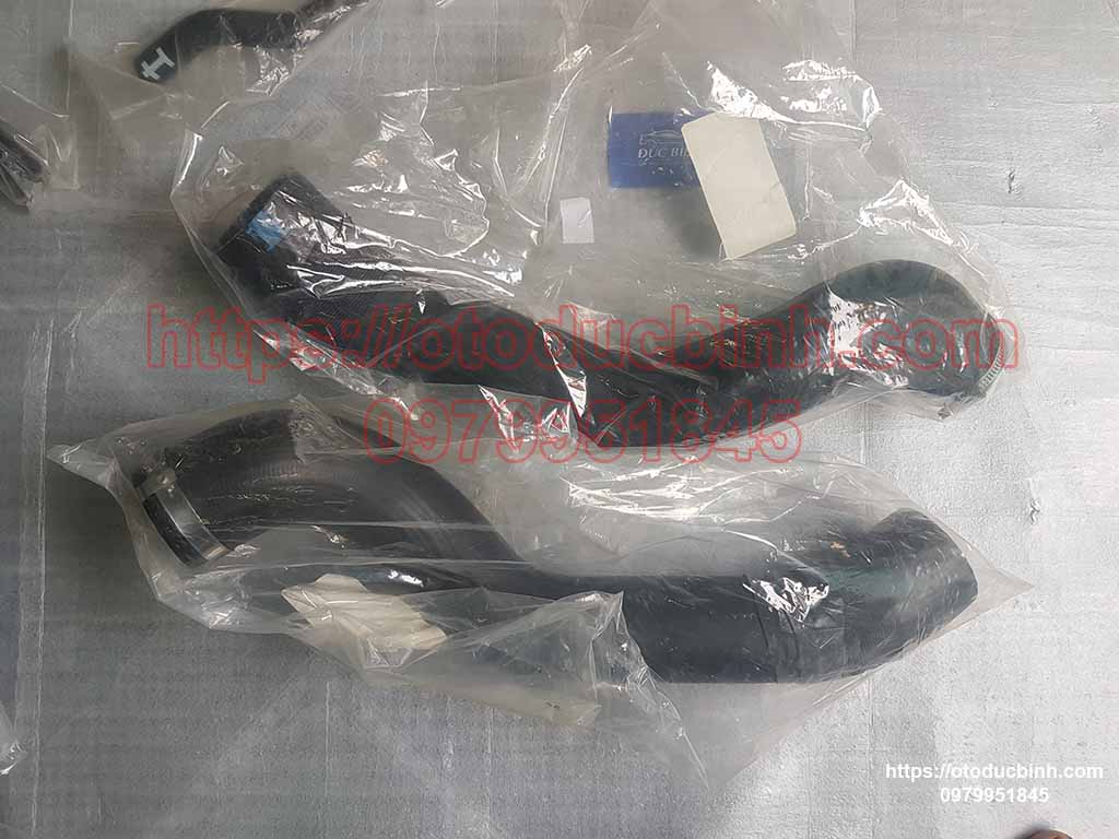 Ống cao su hay ống tuy ô gió vào két turbo FORD RANGER 3.2 ngắn ab3z6k683e
