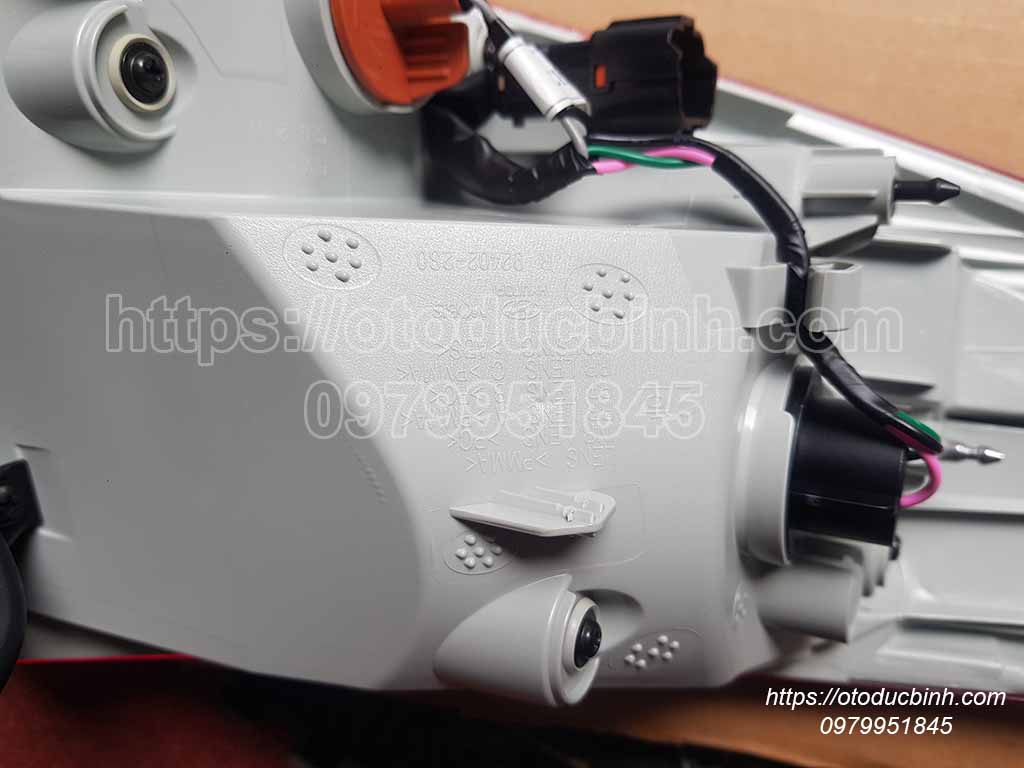 Đèn hậu miếng ngoài Hyundai Tucson 924022s000