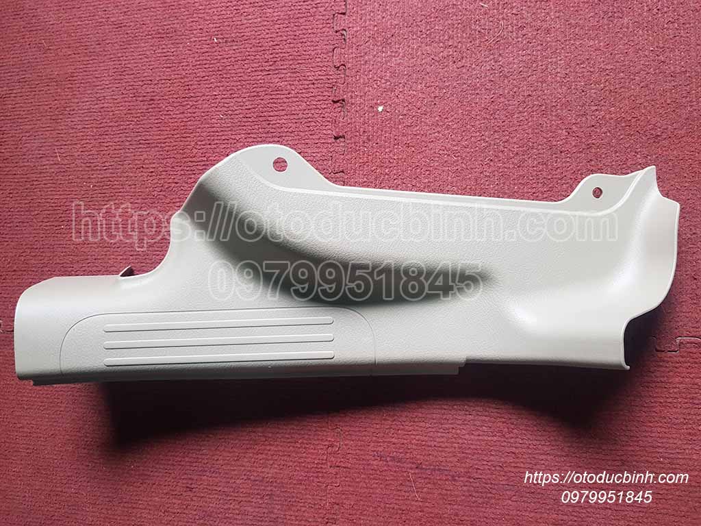 Nhựa ốp thân cửa sau bên lái Gentra