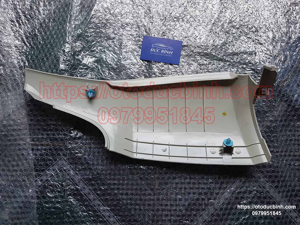 Ốp trán hay ốp gò má Hyundai Mighty, HD65, HD72, HD78 8272056000