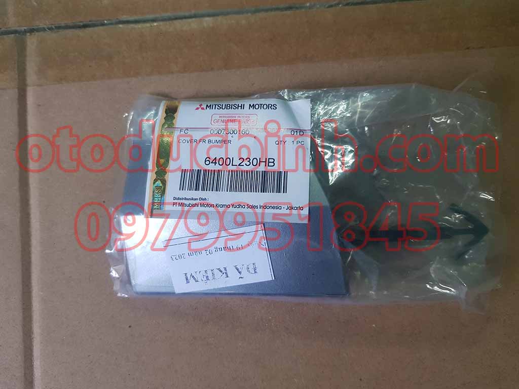 Nắp nhựa chỗ móc kéo Mitsubishi Xpander 2022-202X