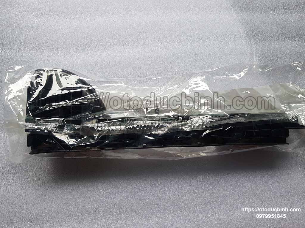 Phe cài cản trước Toyota Hiace 2007-2014