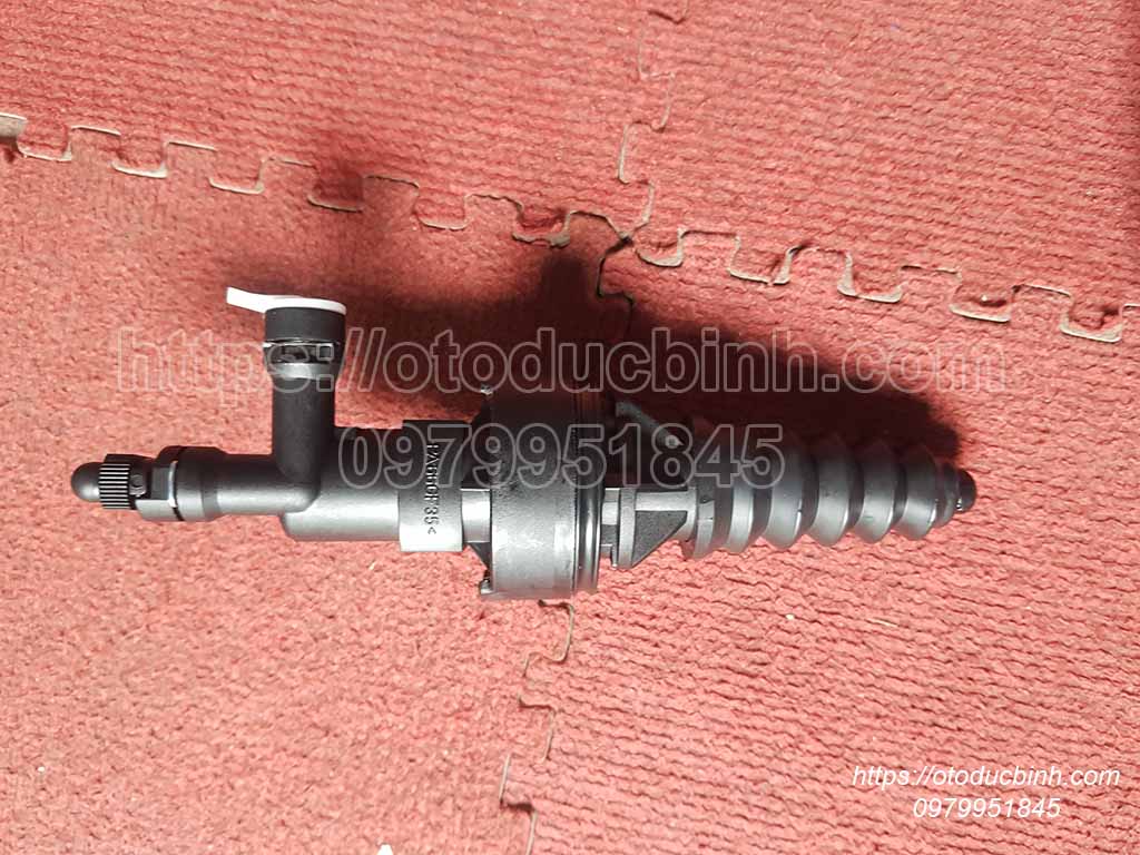 Chuột côn dưới Ford Transit