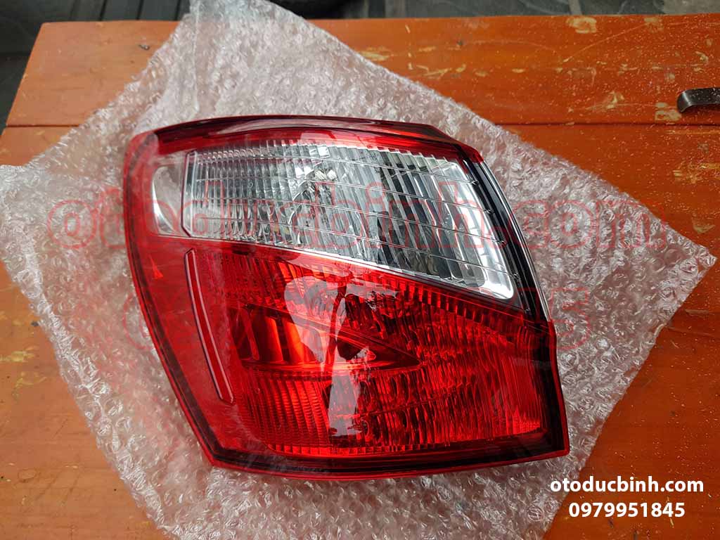 Đèn hậu miếng ngoài Nissan Qashqai