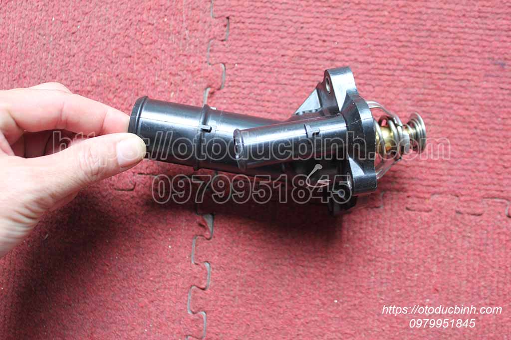 Cụm van hằng nhiệt Ford Focus 1.8-2.0 4m5g8575fc cj5e8575aa