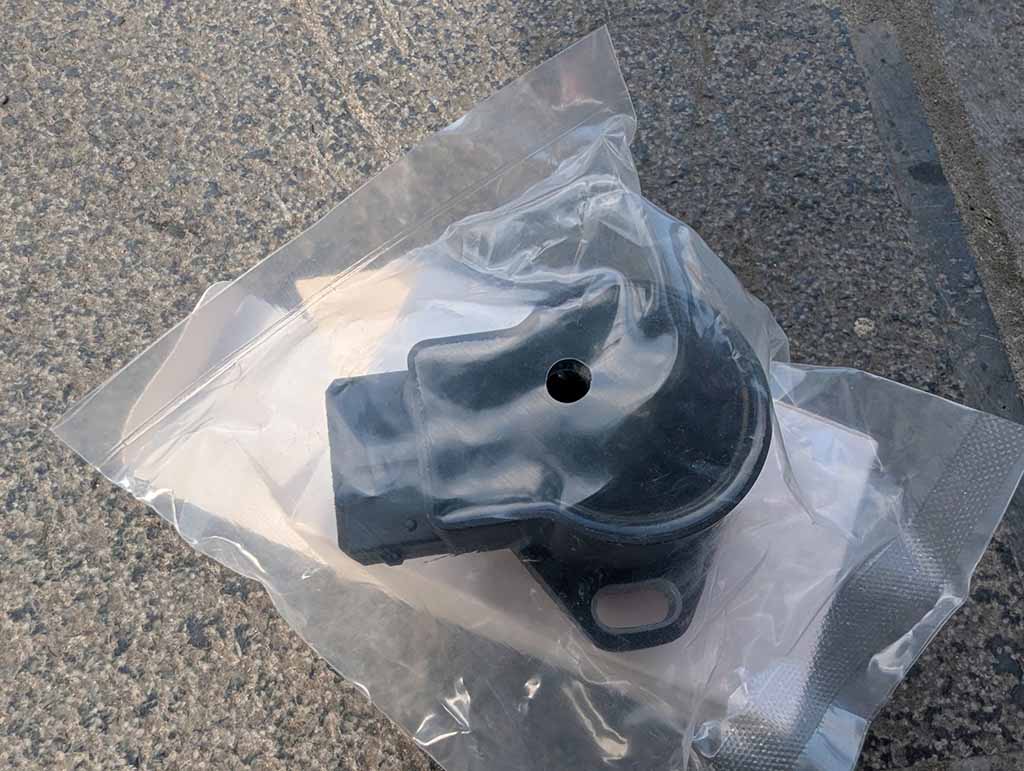 Cảm biến vị trí bướm ga Mitsubishi Jolie