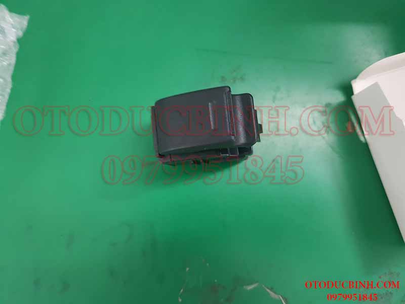 Công tắc nâng kính đơn Toyota Fortuner 2003-2013