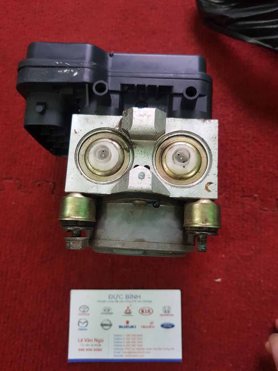 Cụm bơm ABS Toyota Hiace 4451026101 8954196071