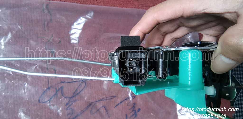 Ổ khoá ngậm cửa Kia Bongo 3 813204e020