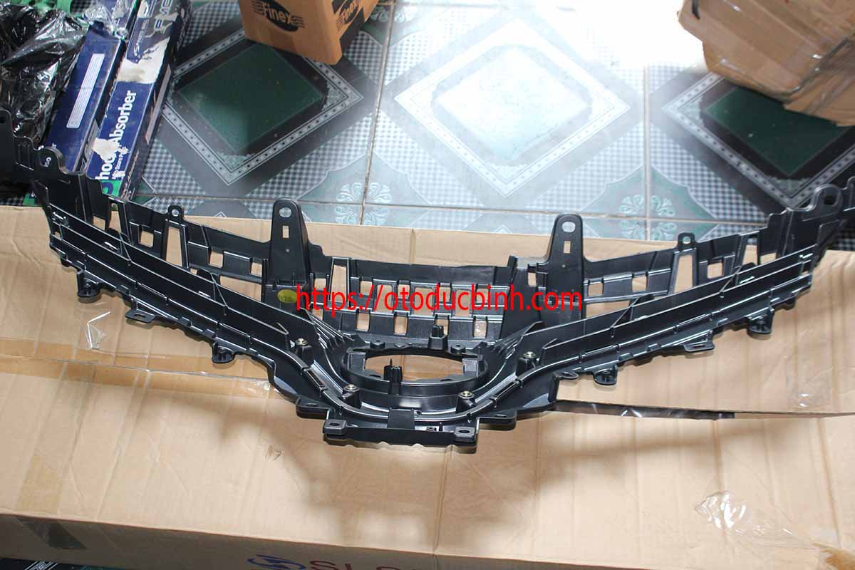 Mặt ca lăng Toyota Camry 2019 5310106b70