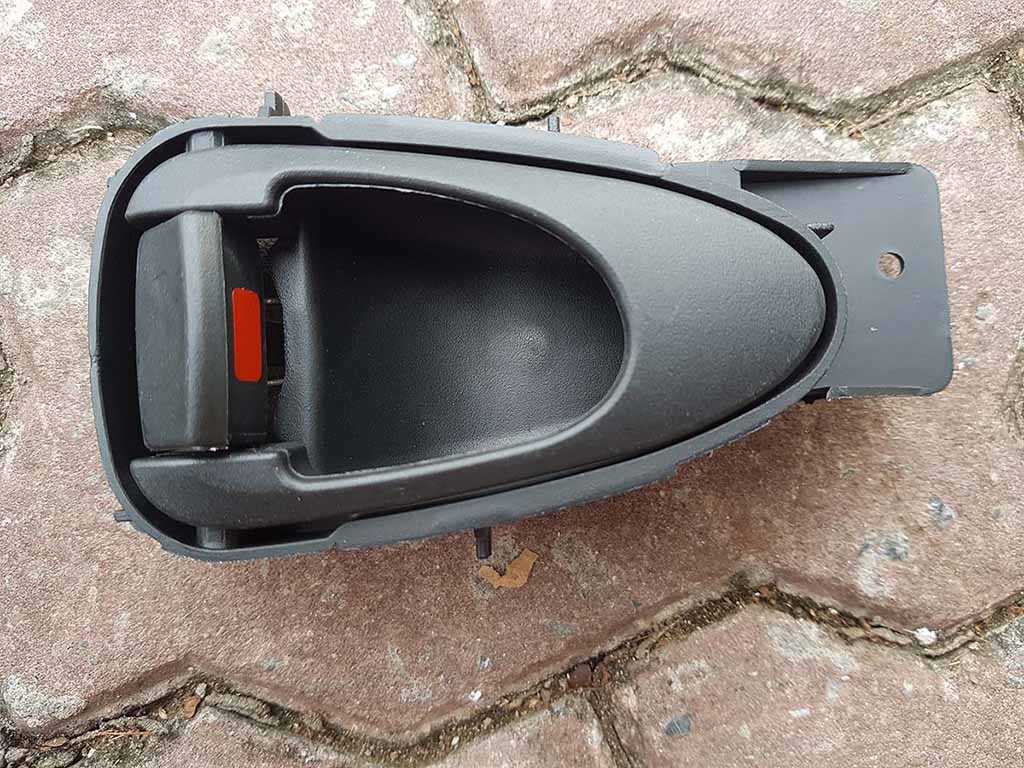 Tay mở cửa trong Daewoo Lanos