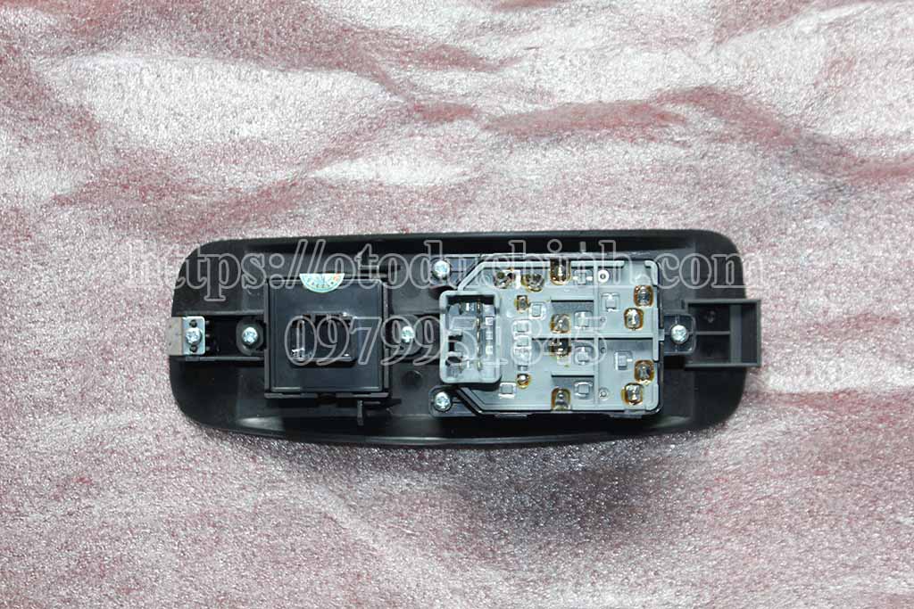 Công tắc nâng kính tổng Hyundai Porter 2, 150 935704f001gv2
