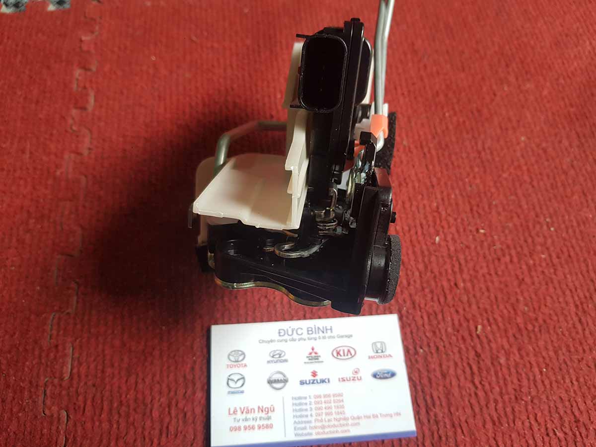 Ổ khoá ngậm cửa Kia Morning 813101y030