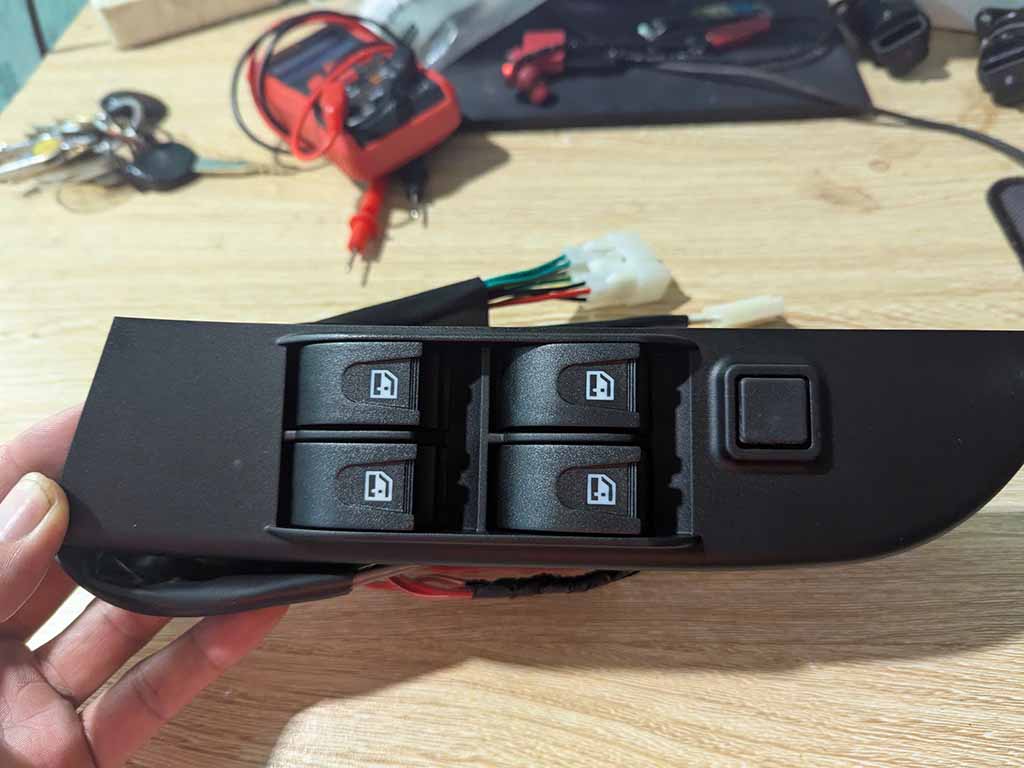 Công tắc nâng kính tổng Fairy