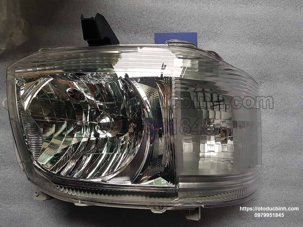 Đèn pha Toyota Hiace 2010-2013