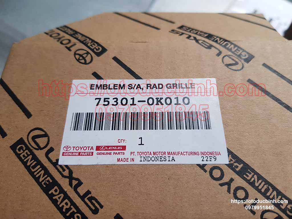 Logo liền đế mặt ca lăng Toyota Innova 2008-2012 753010k010