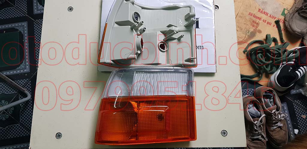 Đèn xi nhan Toyota Hiace 1992-2002