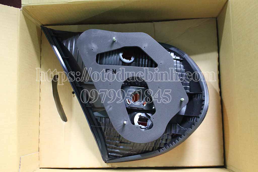 Đèn hậu Toyota Camry 2002-2003 11-a137-01-6b 11a137016b