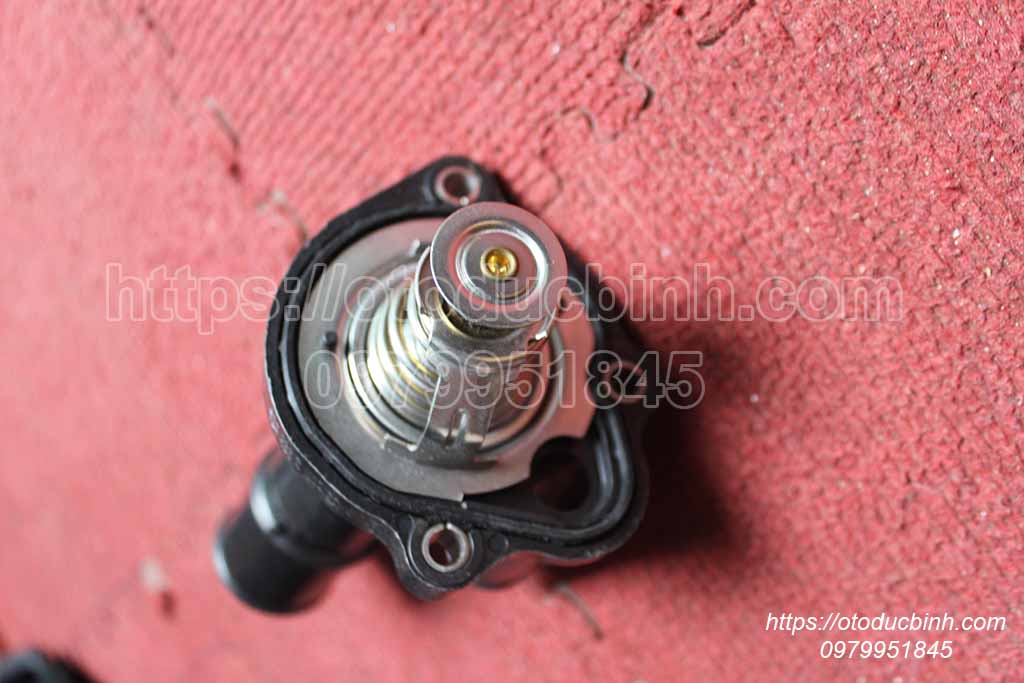 Cụm van hằng nhiệt Ford Focus 1.8-2.0 4m5g8575fc cj5e8575aa