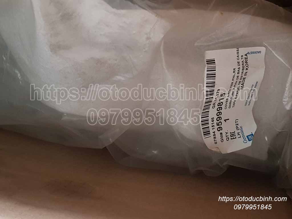 Nhựa ốp thân cửa sau bên lái Gentra 95999815